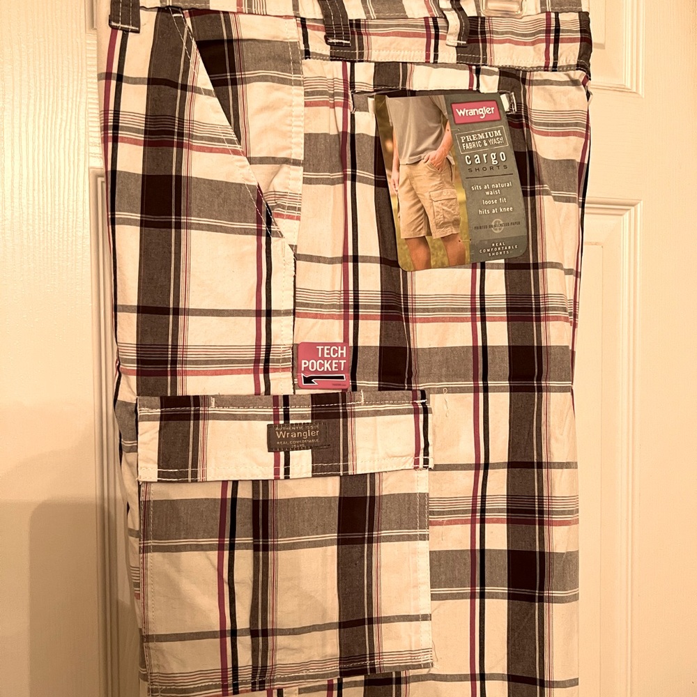 Wrangler brand cargo shorts